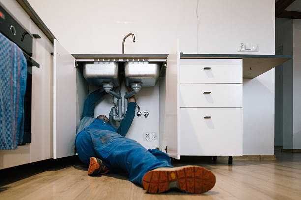 Professional Leak Detection technician working in Braceville, IL